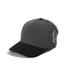 https://ik.imagekit.io/c2dr4dawp/https%3A%2F%2Fcdn.shopify.com%2Fs%2Ffiles%2F1%2F0683%2F3235%2F5887%2Ffiles%2FJean_Suede_Grey_Black.jpg%3Fv%3D1768508954?tr=f-jpg